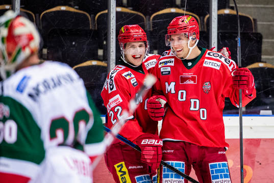 Modos Jonathan Johansson och Adam Tambellini jublar