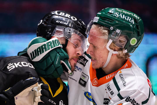 s Ricard Blidstrand och Kristianstads Marcus Sylvegård i