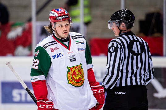 Moras Måns Carlsson deppar
