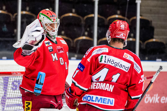 Modos målvakt Linus Lundin och Oscar Hedman jublar