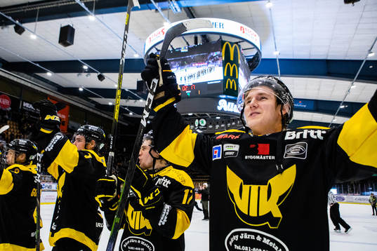 Västerås Isac Skedung jublar