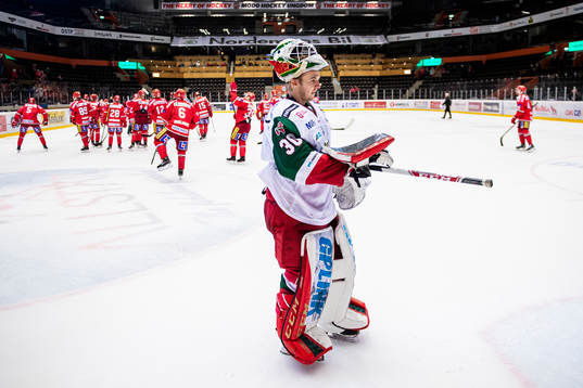 Moras målvakt Olof Lindbom deppar