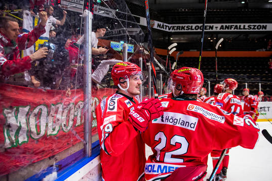 Modos Patrik Karlkvist och Jonathan Johansson jublar