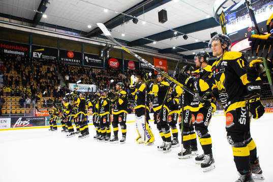 Västerås spelare jublar