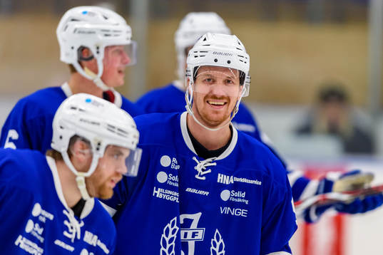 Jonstorps Mathias Mauritzon innnan ishockeymatchen i