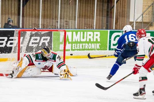 Jonstorps Simon Rosengren gör 2-1 bakom Sävsjös Sergey