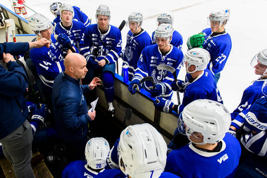Jonstorps tränare Tim Brithén och spelare