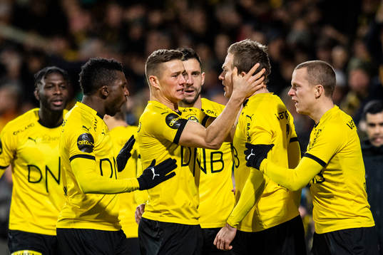 Simen Kind Mikalsen of Lillestrøm celebrates with teammates