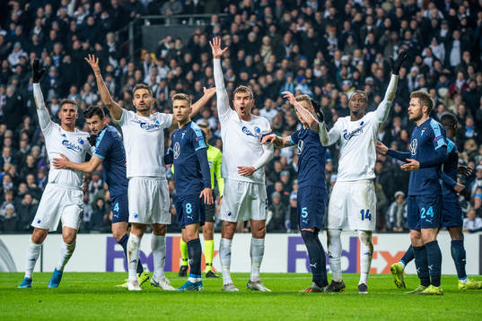 Players of FC Köpenhamn and of Malmö FF