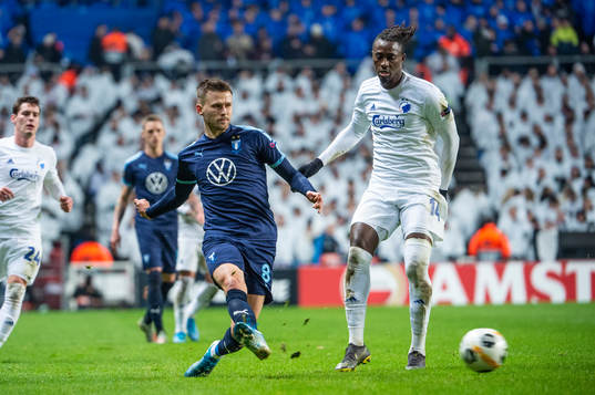 Arnor Traustason of Malmö FF and Dame N'Doye of FC
