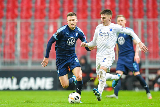 Arnor Traustason of Malmö FF and Guillermo Varela of FC