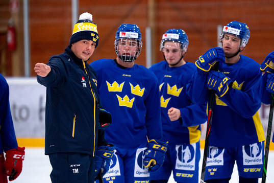 Head coach Tomas Montén of Sweden