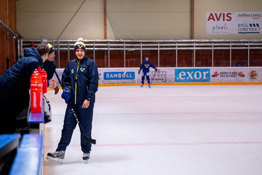 Head coach Tomas Montén of Sweden