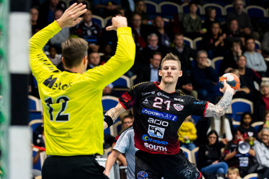 HK Malmös Hampus Olsson och Önnereds målvakt Sebastian