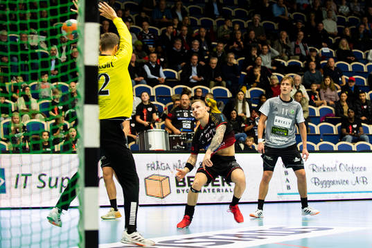 HK Malmös Hampus Olsson och Önnereds målvakt Sebastian