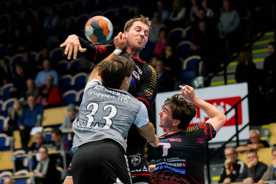 HK Malmös Filip Berentsen och Önnereds Mirko Vicentijevic