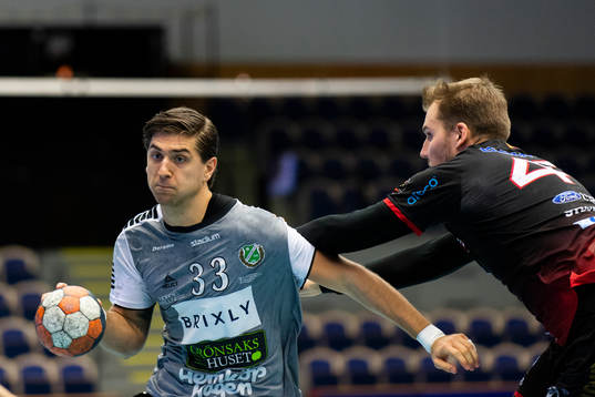 Önnereds Mirko Vicentijevic och HK Malmös Filip Berentsen