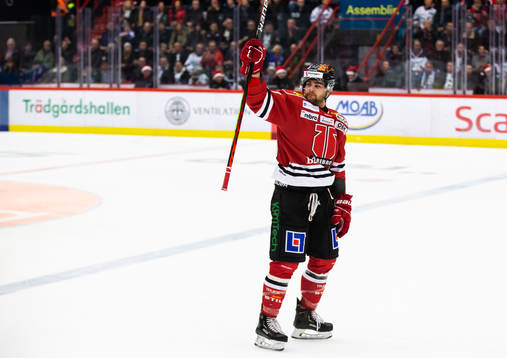 Örebros Aaron Irving jublar