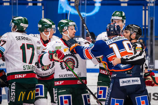 Frölundas Patrik Carlsson och Växjös Casey Bailey