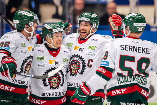 Frölundas Ryan Lasch och Joel Lundqvist jublar