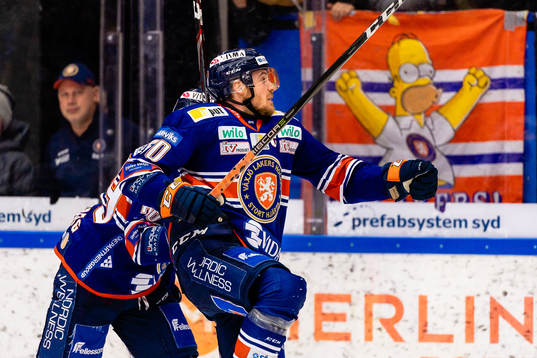Växjös Erik Josefsson jublar