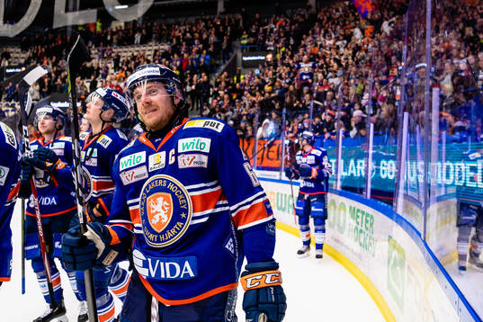 Växjös Erik Josefsson jublar