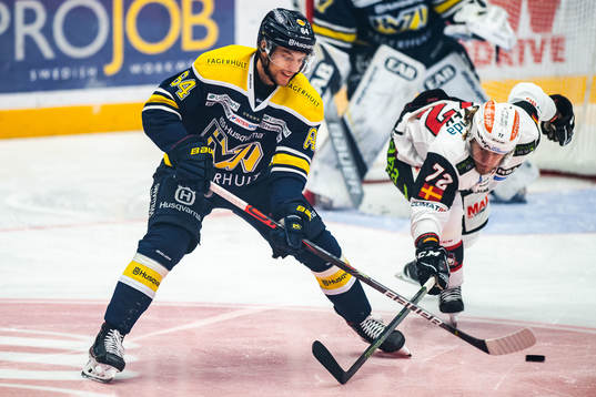 s Eric Martinsson och Malmö Redhawks Nicolai Meyer