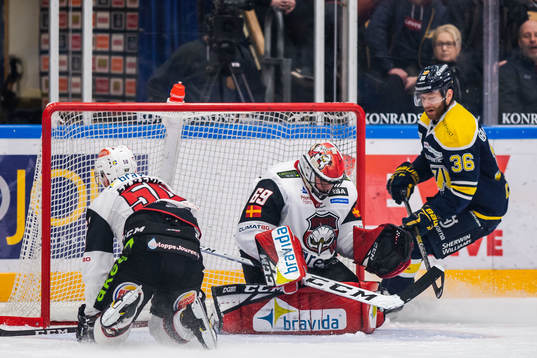 s Anthony Camara oroar framför Malmö Redhawks målvakt