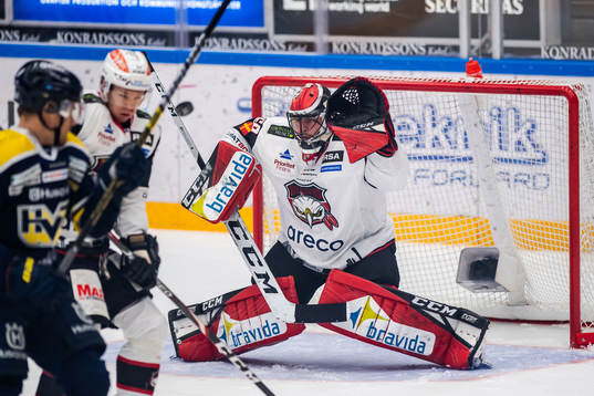 Malmö Redhawks målvakt Oscar Alsenfelt räddar