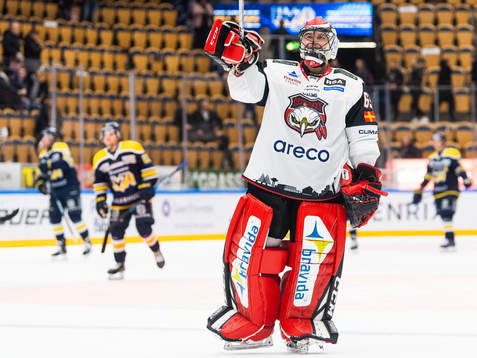 Malmö Redhawks målvakt Oscar Alsenfelt tackar fansen