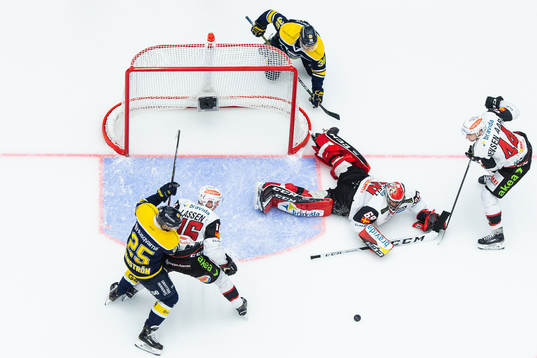 s Axel Holmström och Anthony Camara