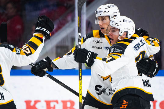 Skellefteås Robin Alvarez och Andreas Wingerli jublar