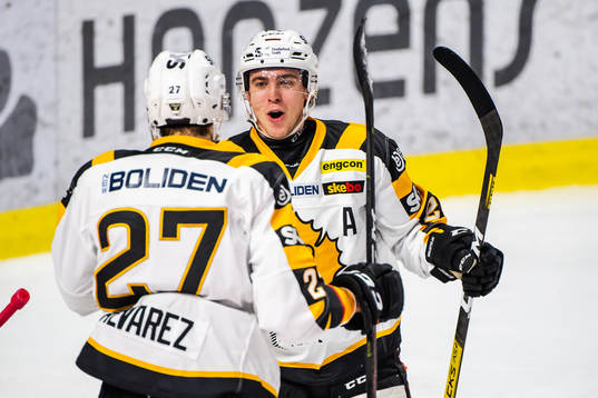 Skellefteås Robin Alvarez och Andreas Wingerli jublar