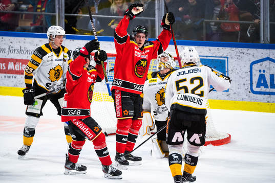 Luleås Juhani Tyrväinen jublar