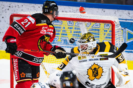 Luleås Juhani Tyrväinen styr in 2-1