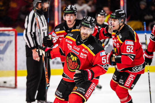 Luleås Daniel Sondell jublar