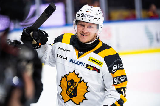Skellefteås Tuomas Kiiskinen jublar
