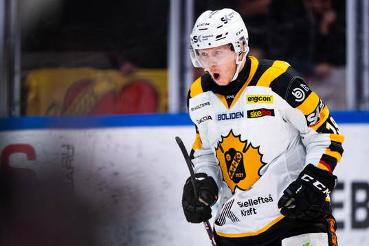 Skellefteås Tuomas Kiiskinen jublar