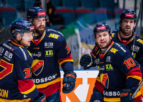 Djurgårdens Dick Axelsson jublar med lagkamrater