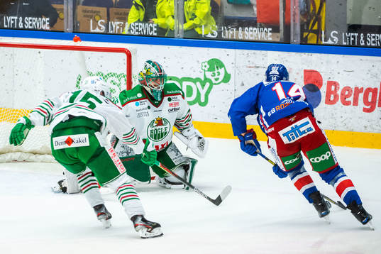 Oskarshamns Pontus Netterberg mot Rögles Simon Ryfors och