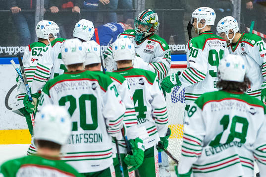 Rögles spelare tackar målvakten Christoffer Rifalk
