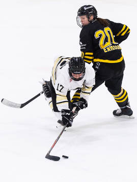 s Kelty Apperson och AIK:s Emma Eriksson