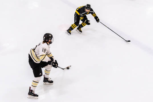 s Alexandra Anderson och AIK:s Lisa Johansson
