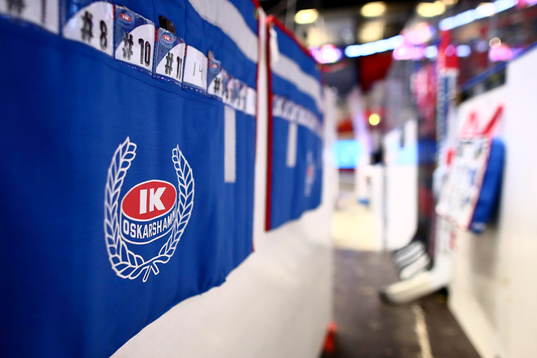 Oskarshamns klubbemblem innan ishockeymatchen i SHL mellan