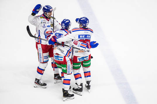 Oskarshamns Tyler Kelleher jublar