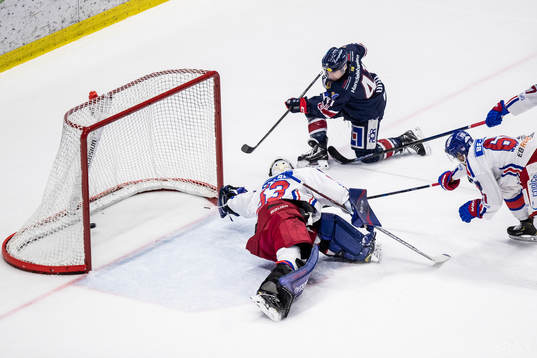 Linköpings Broc Little gör 1-1 bakom Oskarshamns målvakt