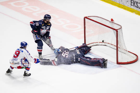 Linköpings målvakt Jonas Gustavsson släpper in 0-1