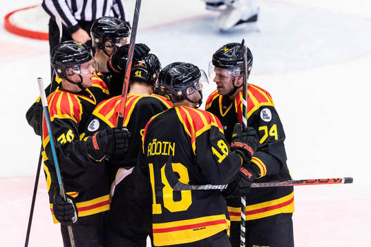 Brynäs Greg Scott (m) jublar