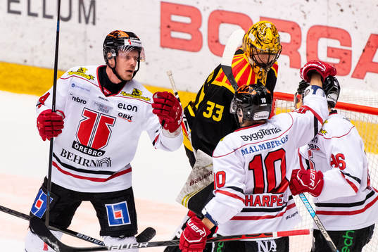 Örebros Mathias Bromé jublar med Ryan Stoa