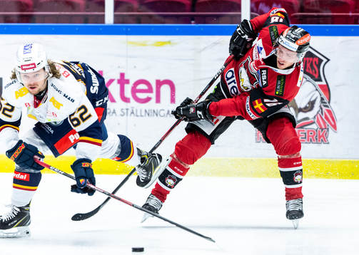 Djurgårdens Manuel Ågren och Malmö Redhawks Matias Lassen